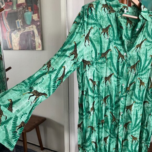 Jane + Delancey - Giraffe Print Long Button-Down Tunic in Green - Picture 3 of 9